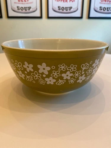 Vintage Pyrex Spring Blossom Green White 2.5QT Crazy Daisy Round Mixing Bowl 403