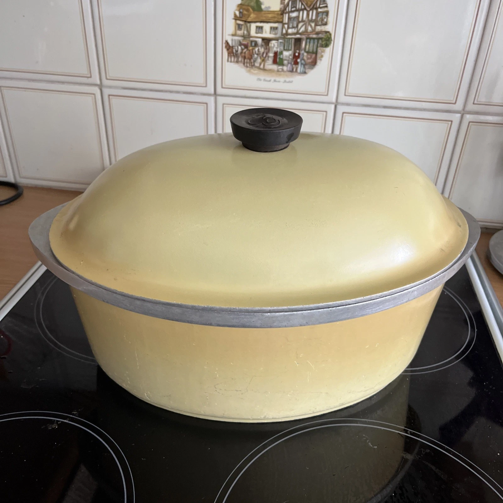 Club Dutch Oven 1960s Pale Yellow with Lid Cook Pot - Large Oval - Free Postage