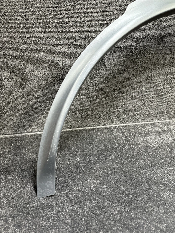 Land Rover Discovery 2018 guardabarros trasero derecho moldeado OEM HY32290E32AC Foto 2 de 4