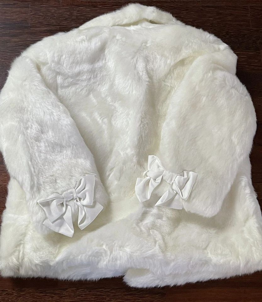 Crazy 8 Girl 2Y-3Y Nuevo con Etiquetas Abrigo de Piel Sintética Chaqueta Lazo Navidad Diamante Botón Vacaciones Foto 2 de 4