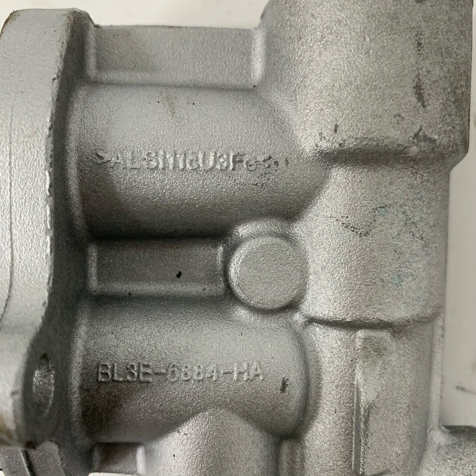 Adaptador de filtro de aceite Ford 2011-2019 3,5 L 3,7 L Expedition Mustang OEM BL3Z6881HA Foto 4 de 4