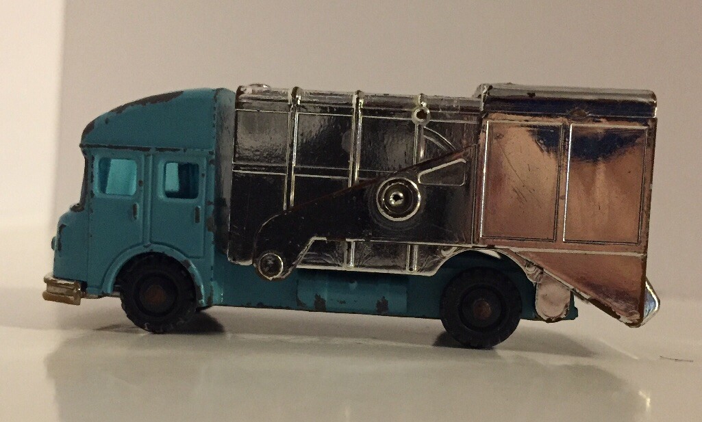 Vintage Husky S & D Refuse Van England Great Britain Die Cast Blue Tint Windows thumbnail 6
