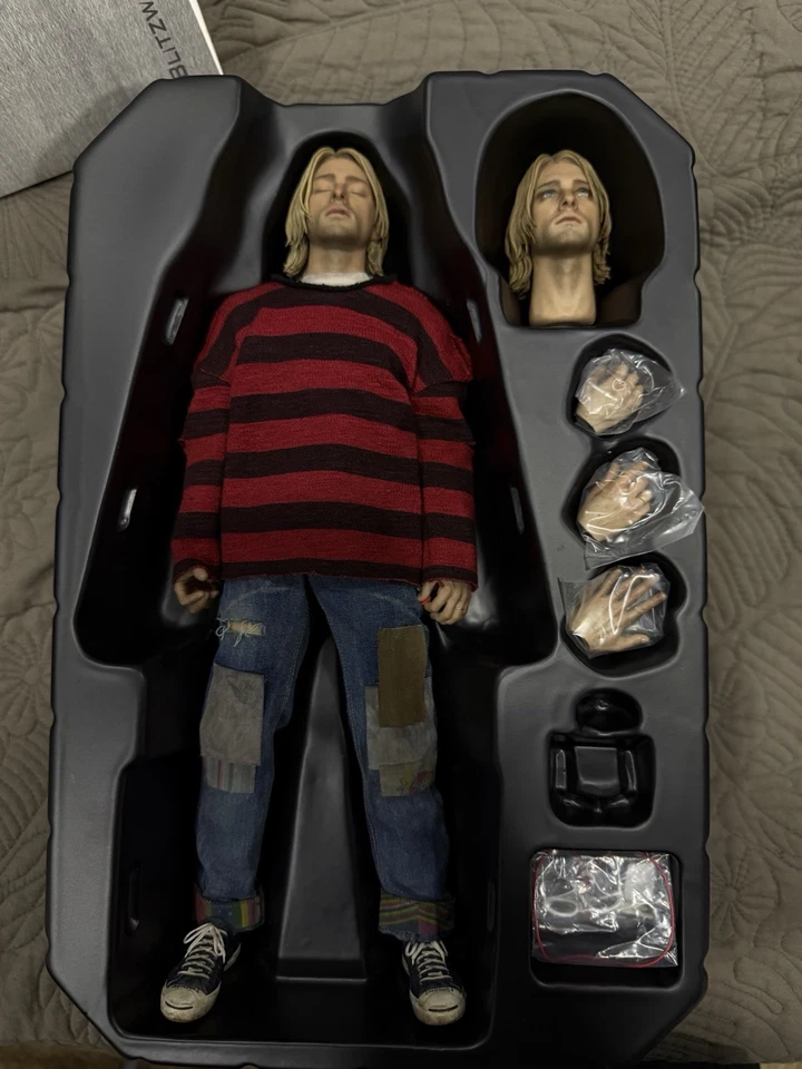 Figura Blitzway Kurt Cobain escala 1/6 Foto 2 de 4