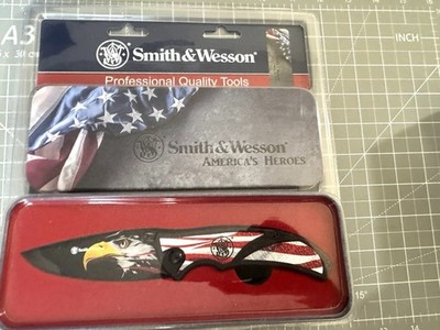 SMITH & WESSON 1122652 America's Heroes Eagle Linerlock Knife w Gift Tin NIB NOS