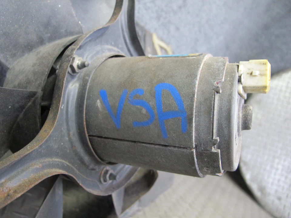 85-88 VOLKSWAGEN VW SCIROCCO RADIADOR ELÉCTRICO VENTILADOR DE REFRIGERACIÓN Y CUBIERTA OEM Foto 2 de 4