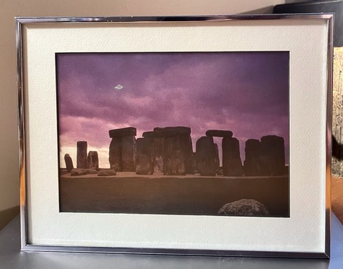 UFO OVER STONEHENGE * FRAMED SPOOF PIC * CONSPIRACY UFOLOGY * SCI FI * X FILES