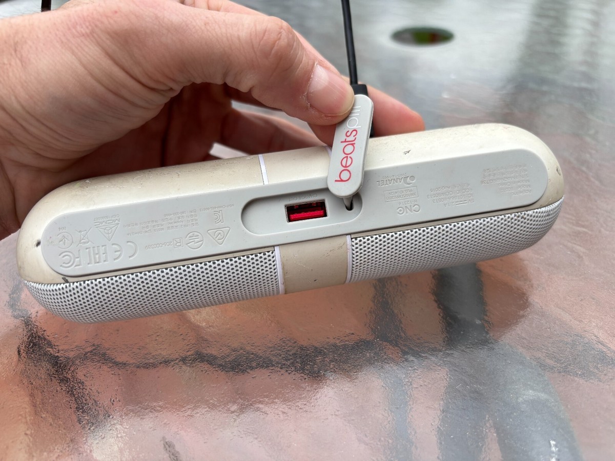 Beats by Dr. Dre B0513 Beats Pill 2.0 Speaker - White for Beats by Dr. Dre B0513 Beats Pill 2.0 Speaker - White for