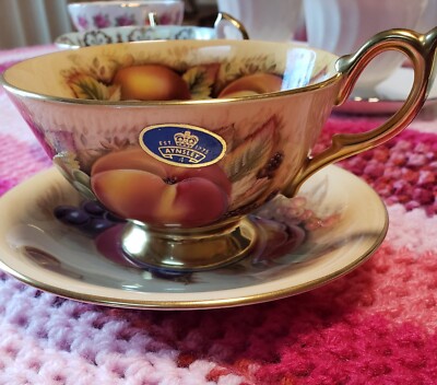 Beautiful  Vintage AYNSLEY ORCHARD With Artist's Signature Made in England. 