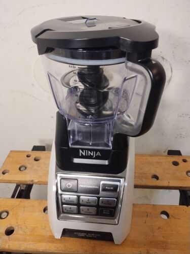 Ninja Professional Blender 1500 watts Kitchen System Blender 1500 BL685 **EUC