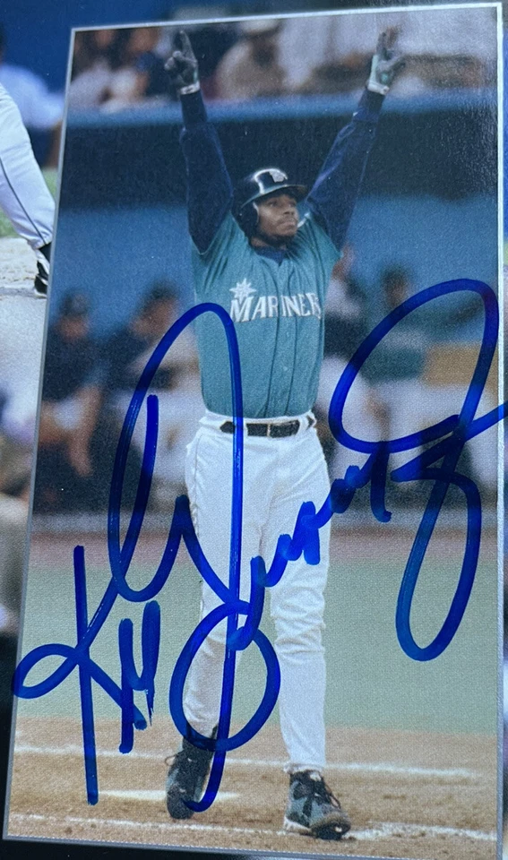 1995 Playoffs Seattle Mariners Magazine  Post Season Edition Signed By Griffey! - Image 2 of 4