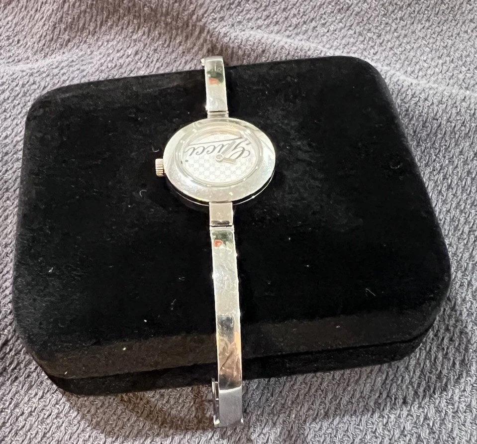 Auténtico Reloj Gucci Mujer Brazalete Modelo 105 Damas ETA Swiss Mov. Foto 3 de 4