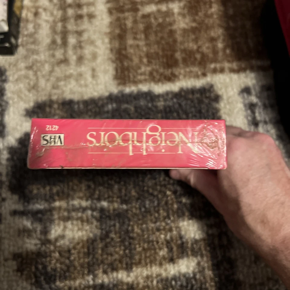 NEIGHBORS VHS Brand New Sealed- 1988- AYKROYD BELUSHI Buy 2 Get 1 Free Foto 4 de 4