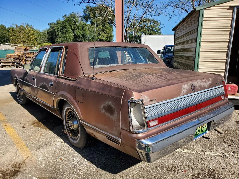 Used Cornering Light Assembly fits: 1989 Lincoln & TOWN CAR Cornering lower fend - Image 4 of 4