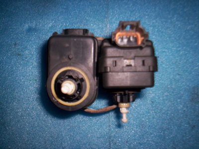   PRIMERA P11 WP11   ** 1x STELLMOTOR SCHEINWERFER REGLER LWR XENON **   NISSAN