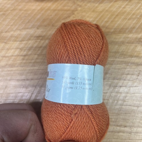 Lote de 4 madejas de hilo Patternworks Meredith Bay varios colores rosa naranja rojo 50 g/ea - Imagen 3 de 7