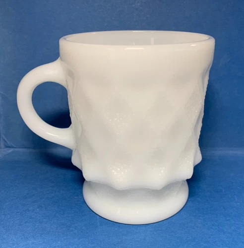 ANCHOR HOCKING FIRE KING KIMBERLEY WHITE MILK GLASS MUG KIMBERLY DIAMONDS