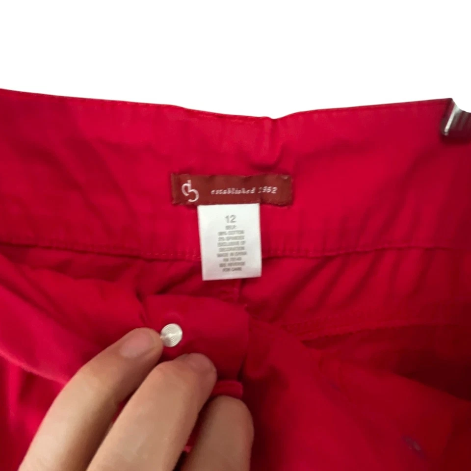 Mini Pantalones Cortos Informales Dressbarn Para Mujer Rojo Tiro Medio Bolsillos con Botones 12 Tomate Niña Foto 3 de 4