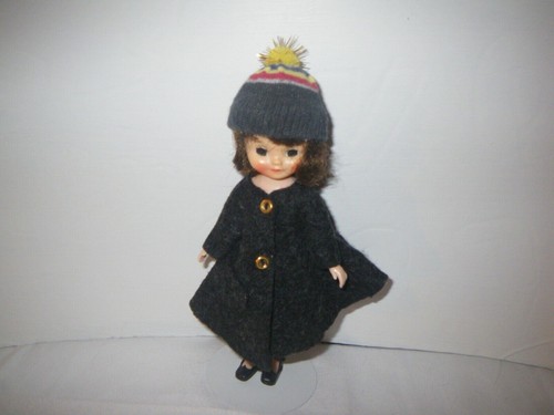 SIN MUÑECA~1957 8"" Pequeño Abrigo de Fieltro Gris Betsy McCall, Sombrero de Invierno Tejido, 2 piezas #165 - Imagen 2 de 12