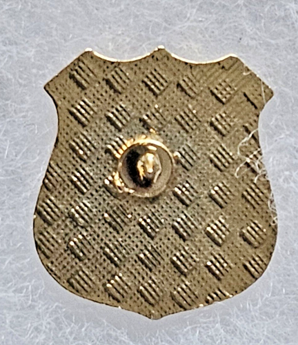 East Hampton Town Police Benevolent Association (PBA) Lapel Pin w/Storage case - Picture 3 of 4