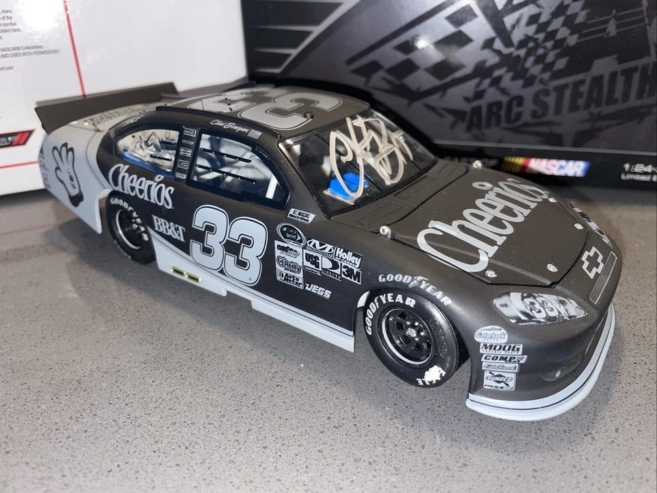 Raro Clint Bowyer Cheerios Autografiado 2011 Etiqueta Negra #33 Escala 1/24 Foto 4 de 4