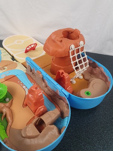 Pokemon Carry Case Battle Desert Playset Incomplete Case Only Toy Free Post - Foto 5 di 9