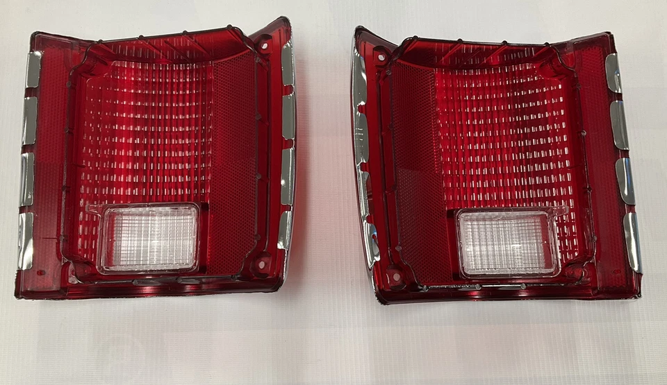 Chevrolet C10 K10 GMC 1973-1991 luces traseras lámpara con bisel cromado par rojo Foto 4 de 4