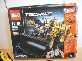 LEGO Technic Power Functions Front Loader Volvo with Box (Lego No: 42030)