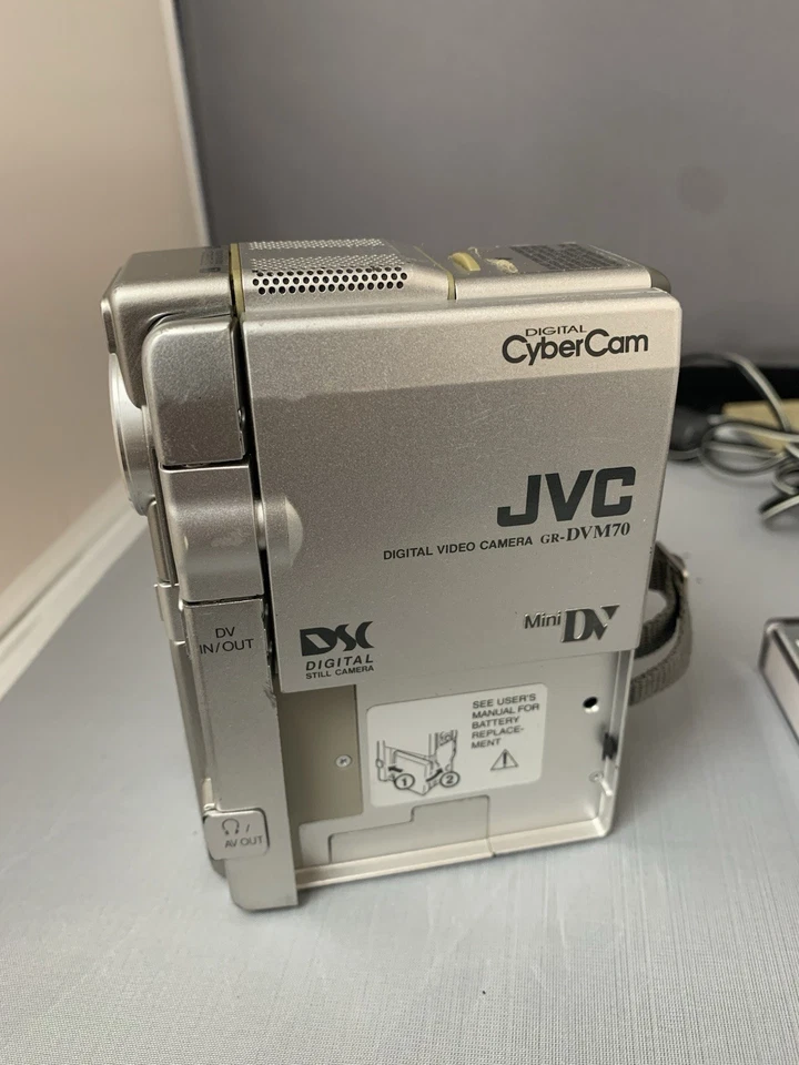 JVC Cybercam minidv camcorder camera GR-DVM70 w/ accessories - READ BELOW - Image 4 of 4