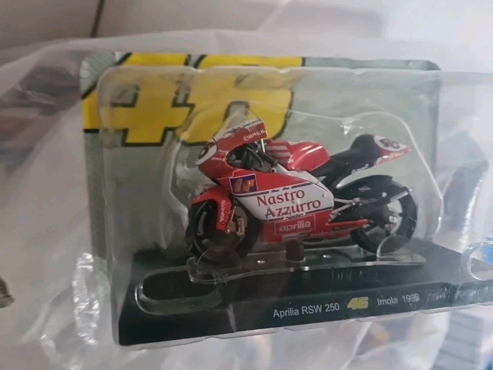 PANINI  ROSSI COLLECTION - APRILLA RSW 250 IMOLA 1998- 1/18 scale model New - Image 2 of 4