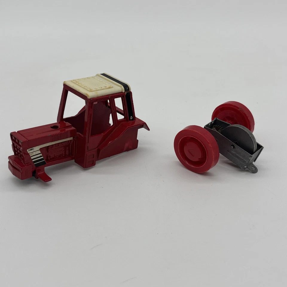 ERTL 1/43 International Harvester 3180 Farm Tractor Replacement Parts - Image 2 of 4