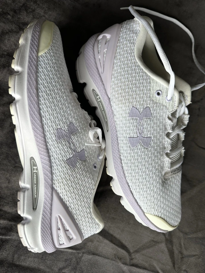 Zapato para correr para mujer 3026500 101.Under Armour, blanco/púrpura, zapato talla 10  Foto 2 de 4