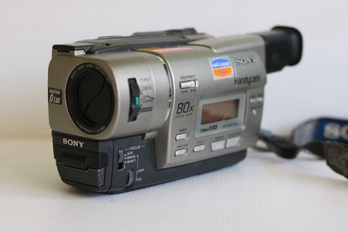 Sony Handycam CCD-TR427E Camcorder Night Vision 80x Video8 Camera - No Charger - Picture 3 of 10