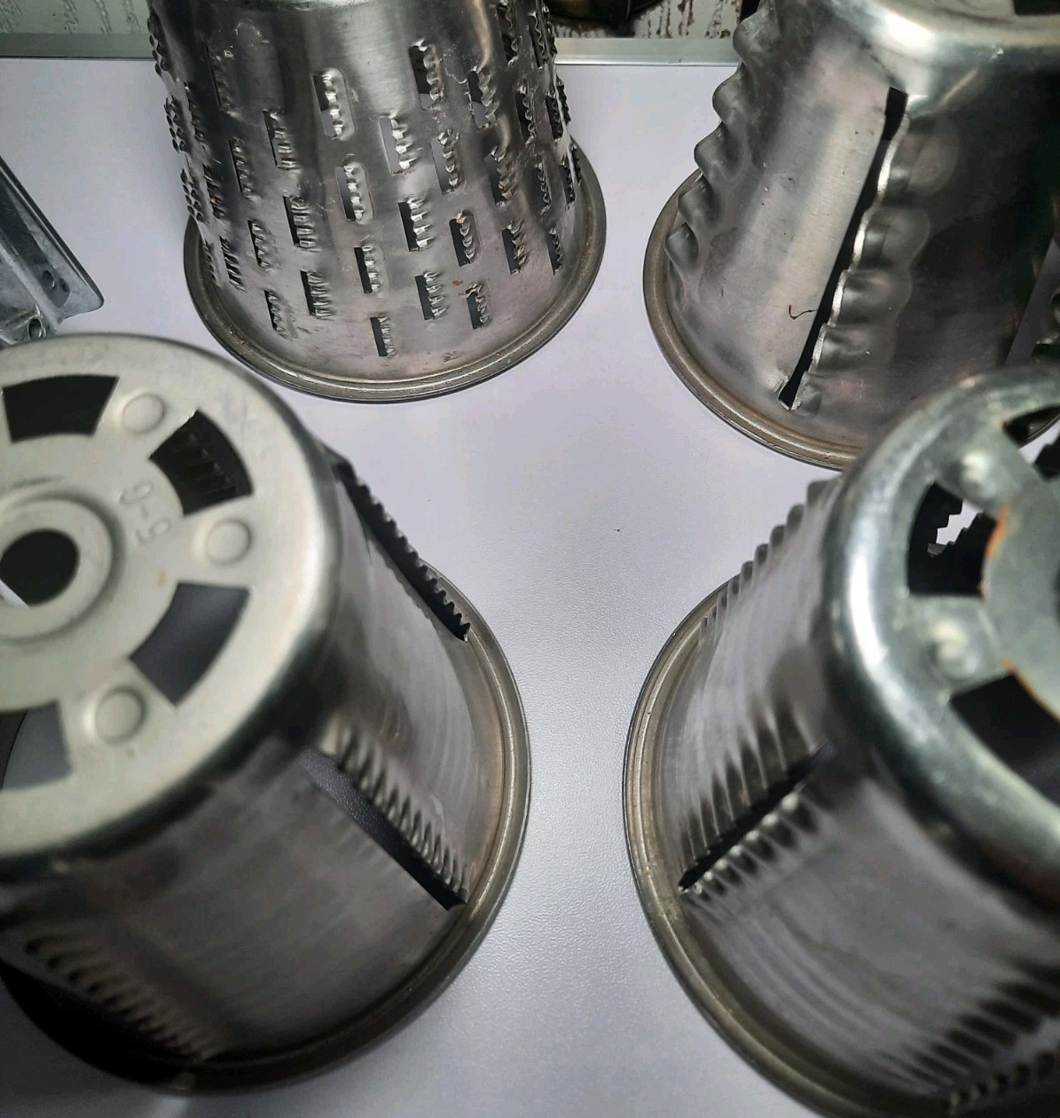 Vintage Saladmaster Hand Crank Food Processor Shredder Chopper with 6 Cones Used