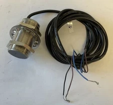 ALLEN BRADLEY 872C-D10NN30-E2 INDUCTIVE PROXIMITY SENSOR 10MM 200MA SER.D