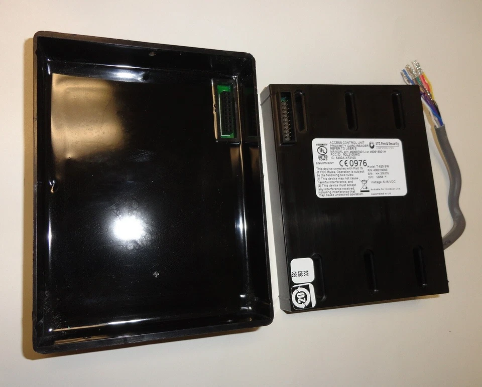 Lector de tarjetas UTC GE Interlogix T-520SW Prox, negro. Usado. Salida Wiegand.   Foto 3 de 4