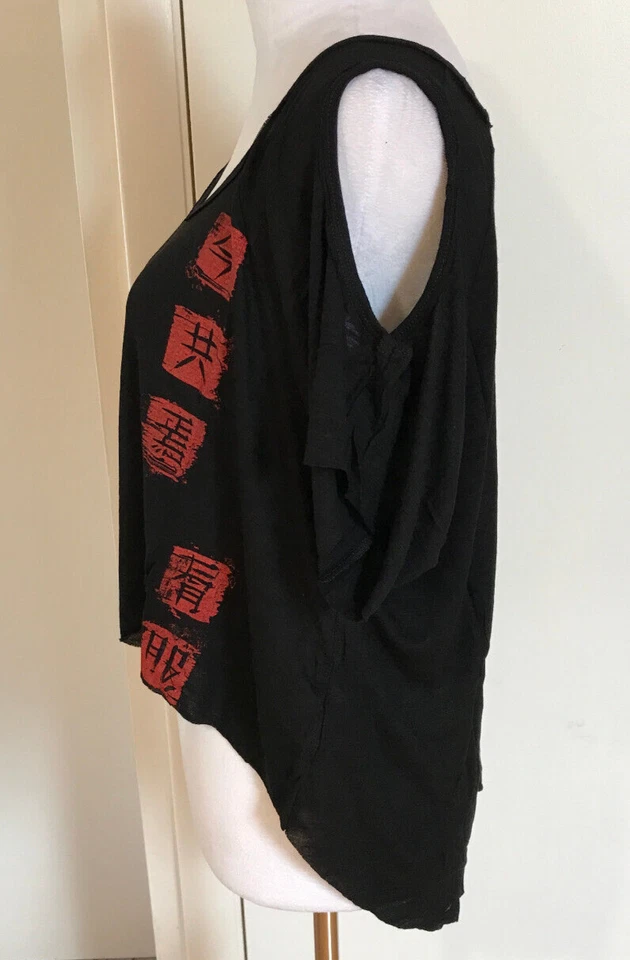 Blusa Kanji Vintage Lip Service Moda Vítima Punk Gótica Japonesa Preta Vermelha P - Imagem 4 de 4