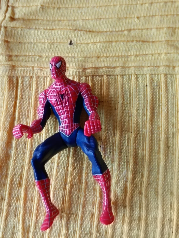Hasbro Figurine Spider-Man rouge/bleu en plastique, héros de BD - Photo 1/4