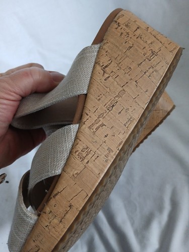 Sandalias de cuña Sketchers Beverlee Cali Luxe de espuma para mujer talla 8 EXCELENTE ESTADO - Imagen 6 de 9
