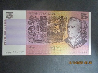 Australian Banknotes: Circulated $5 Great Item Must Have! (T8995)