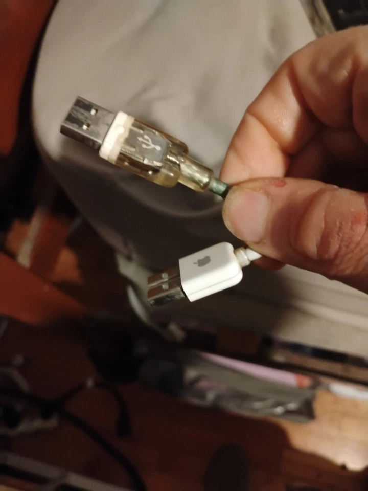 Zwei Apple Tastaturen teilweise nicht funktionsfähig - Bild 2 von 2