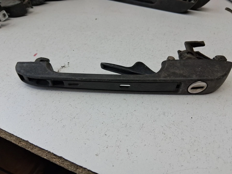 Manija de puerta exterior OEM 155837206 VOLKSWAGEN CONEJO 77-84 Foto 4 de 4