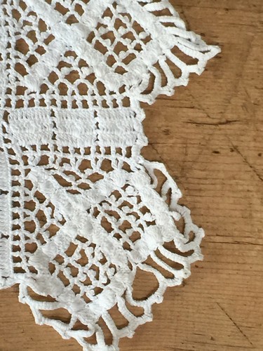 VINTAGE LINEN COTTON HAND CROCHET LACE CORNER TABLECLOTH 32" SQUARE - Picture 8 of 9