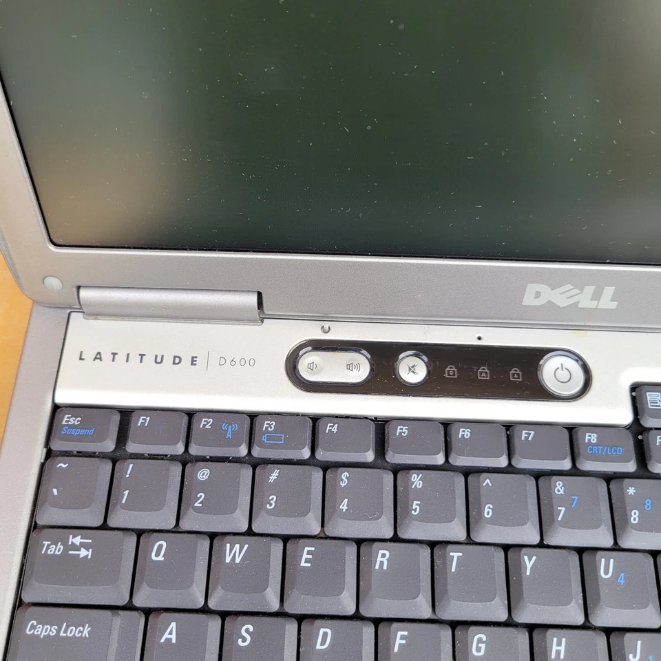 Unidad de disco duro Dell Latitude D600 Pentium M 1,40 GHz 1 GB RAM 30 GB Windows XP sin carga. PIEZAS Foto 3 de 4