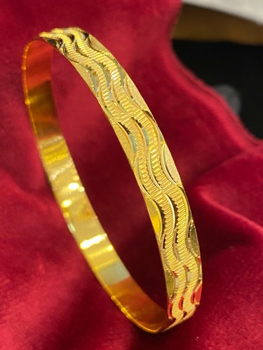 Classy Dubai Handmade Bangle Bracelet In 916 Stamped 22K Yellow Gold - Picture 10 of 12