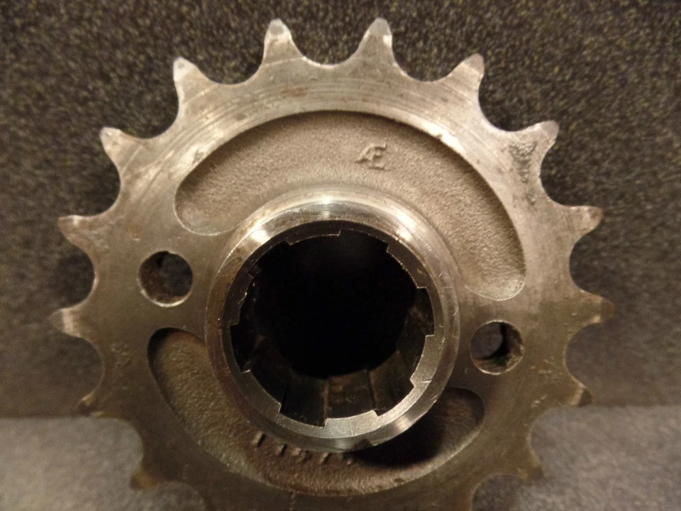 PIÑÓN MOTOR TRIUMPH TROPHY DAYTONA TIGER T100 T100S SPORTS 500 Foto 2 de 4