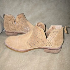 Sofft Barrosa V-Cut  Leather Suede Tan Block Heel Booties Size 7M