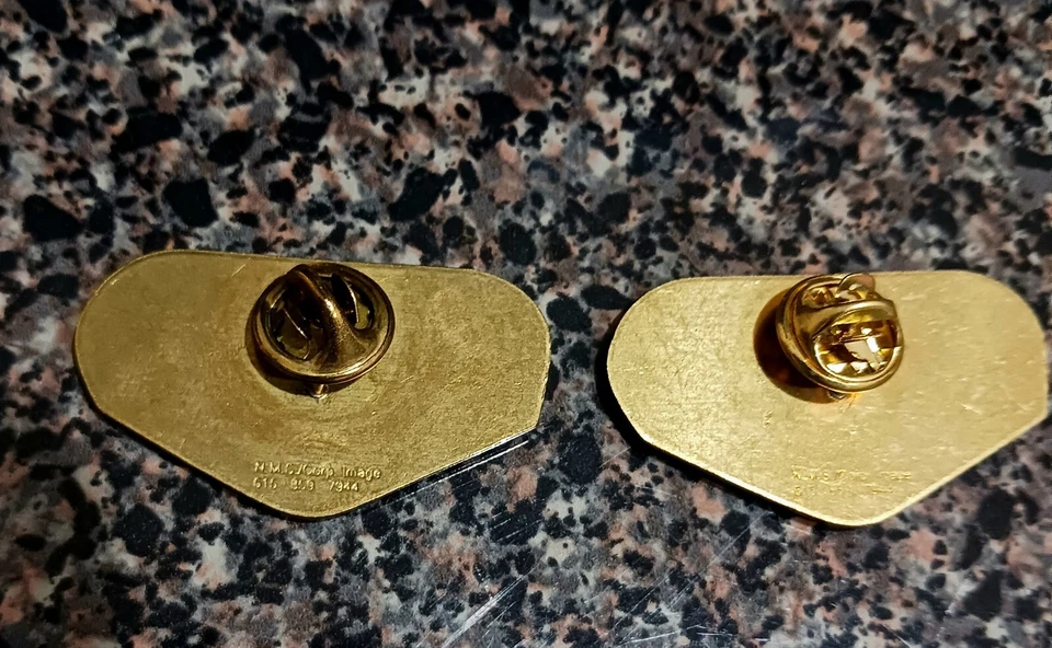 Richard Petty 1992 Fan Appreciation Tour Sombrero Solapa Pin Lote de 2 NASCAR Racing Foto 2 de 3