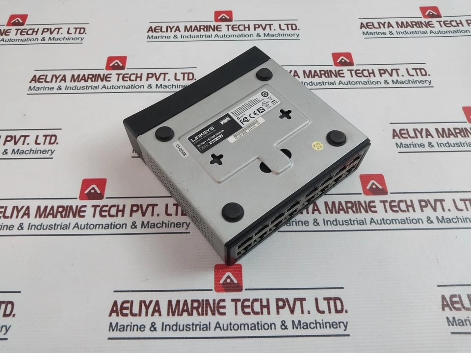 Linksys SD216 16-Port 10/100 Desktop Ethernet Network Switch VER.2 - Image 4 of 4