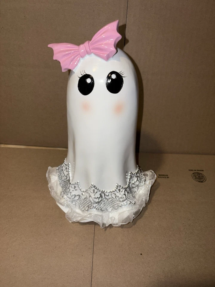 Halloween Geist mit rosa Schleife und Spitze Harz Statue Figur Tischplatte 10" NEU