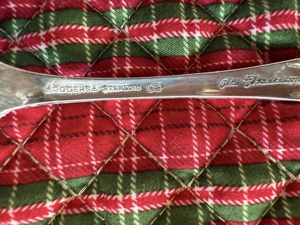 Cuchara sopera redonda de plata esterlina OLD CHARLESTON de Rogers 6 1/2" Foto 3 de 3